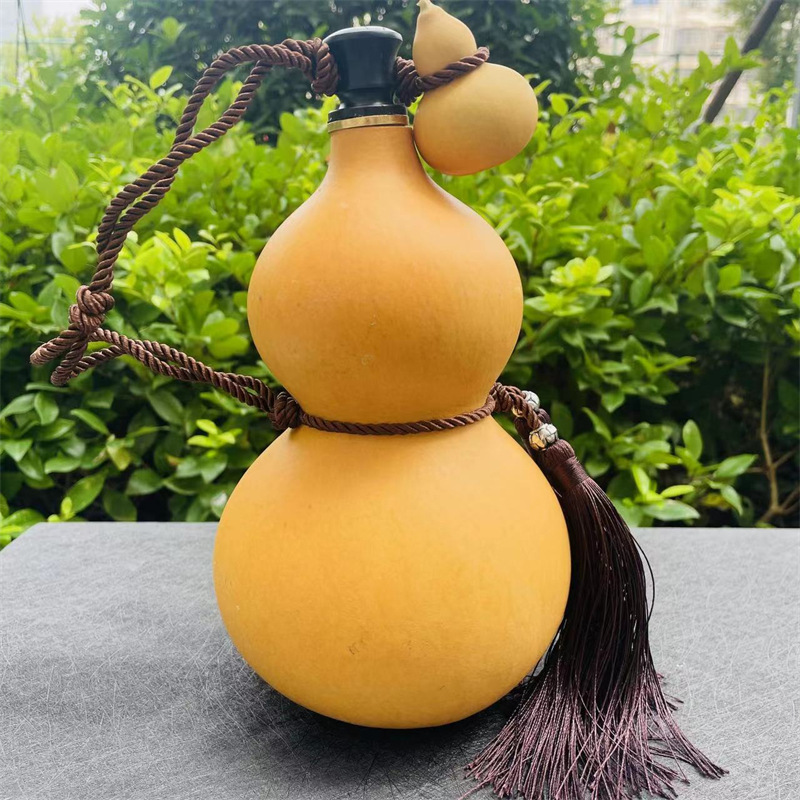 Natural open cover feng shui brings wealth and good luck. Big gourd, gourd hanging decoration, home decoration, and accessories