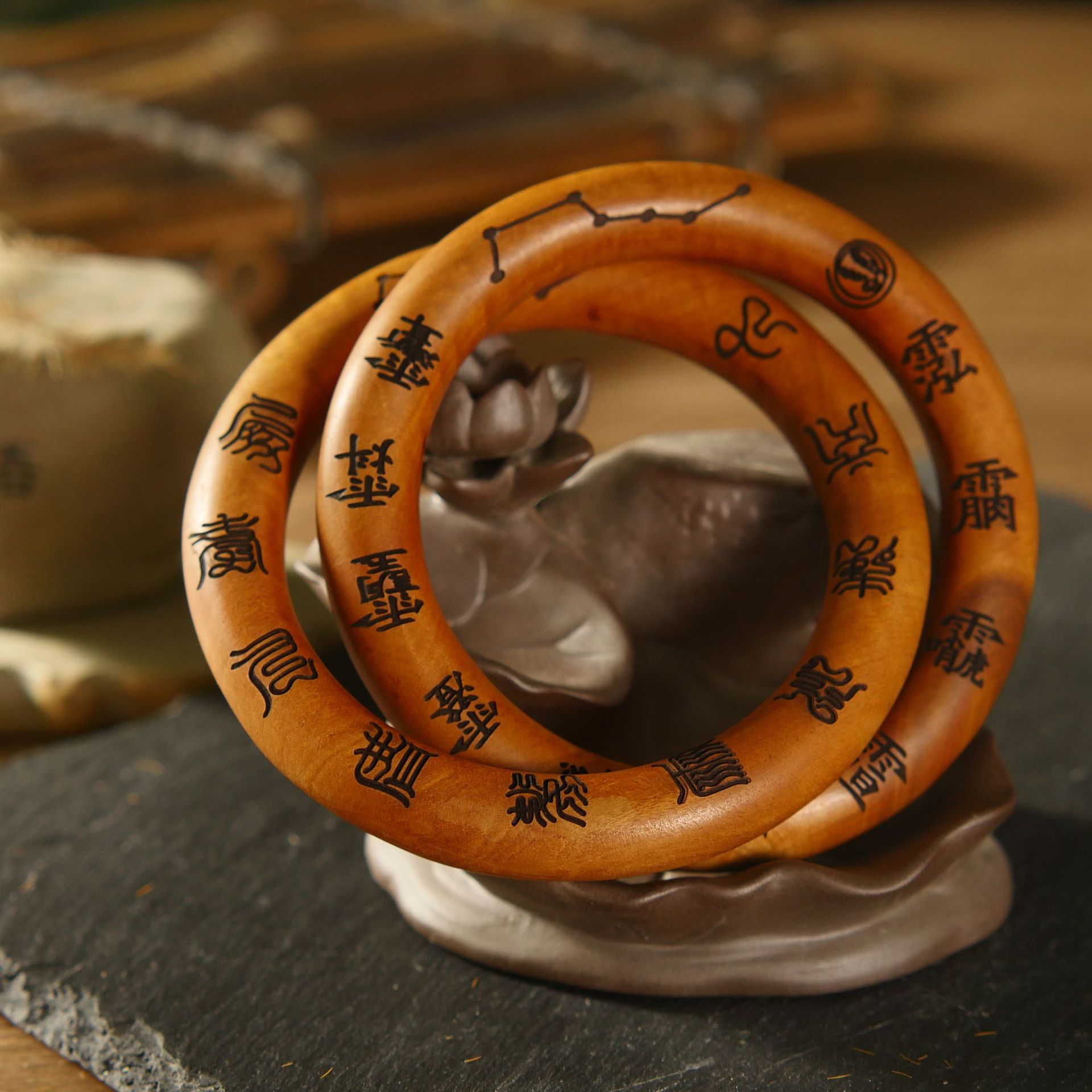 Natural lightning strikes jujube wood with good luck in the Qiankun circle, cross celestial meridian yin and yang ring, Southern Dipper six stars dispelling negative energy jujube wood bracelet