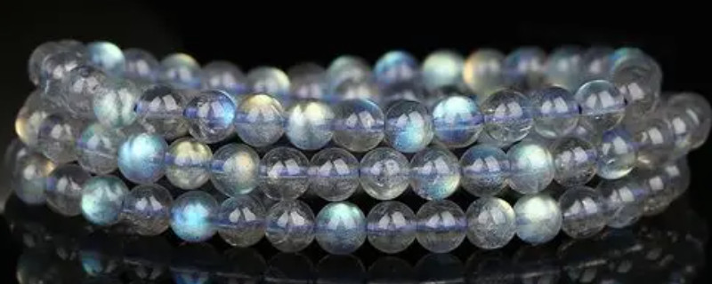 The efficacy and function of the moonstone bracelet