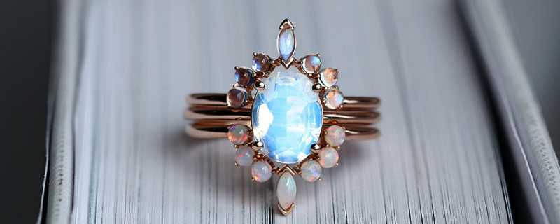 How to identify true and false moonstones