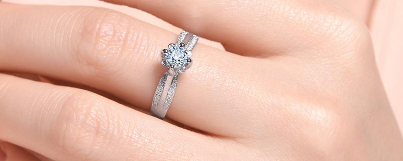 There are several types of diamond rings