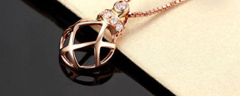 Which is better, rose gold diamond necklace or white gold diamond necklace?